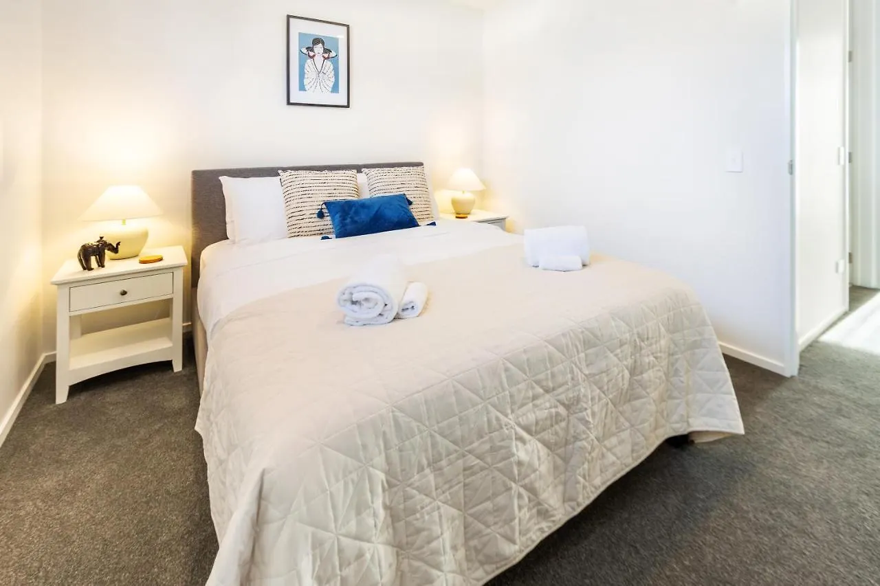 Cozy 3 Bedroom Near Hagley Park W/Garage Christchurch Apartment