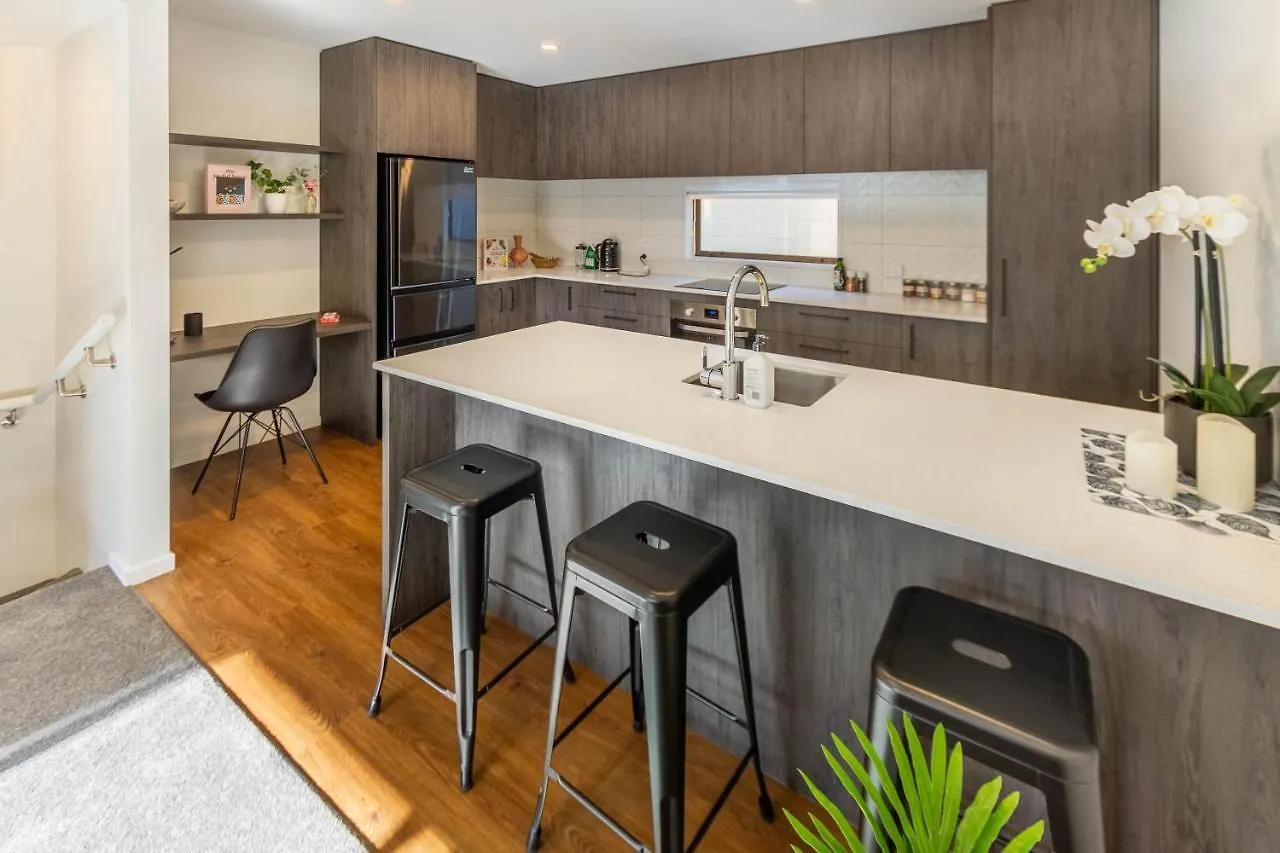 Cozy 3 Bedroom Near Hagley Park W/Garage Christchurch Apartment