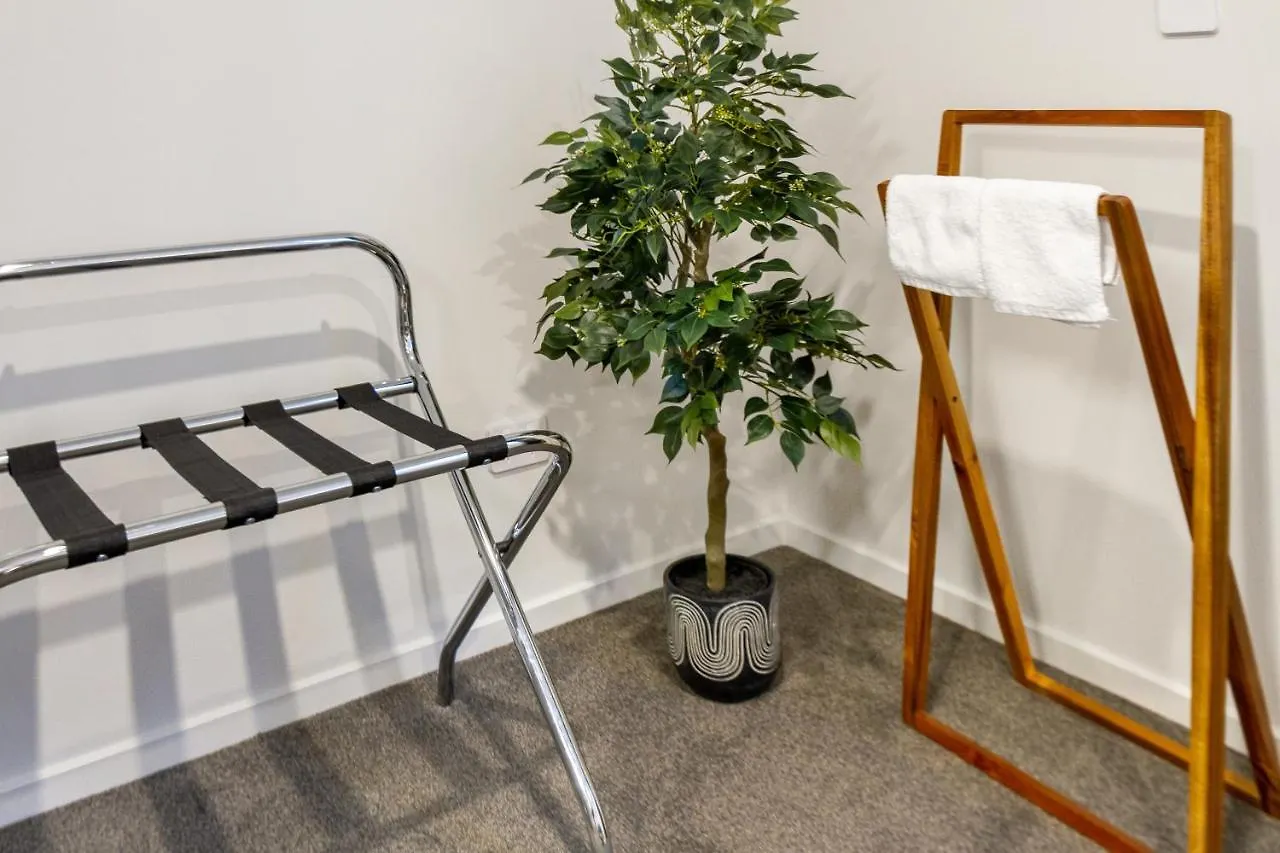 Cozy 3 Bedroom Near Hagley Park W/Garage Christchurch Apartment
